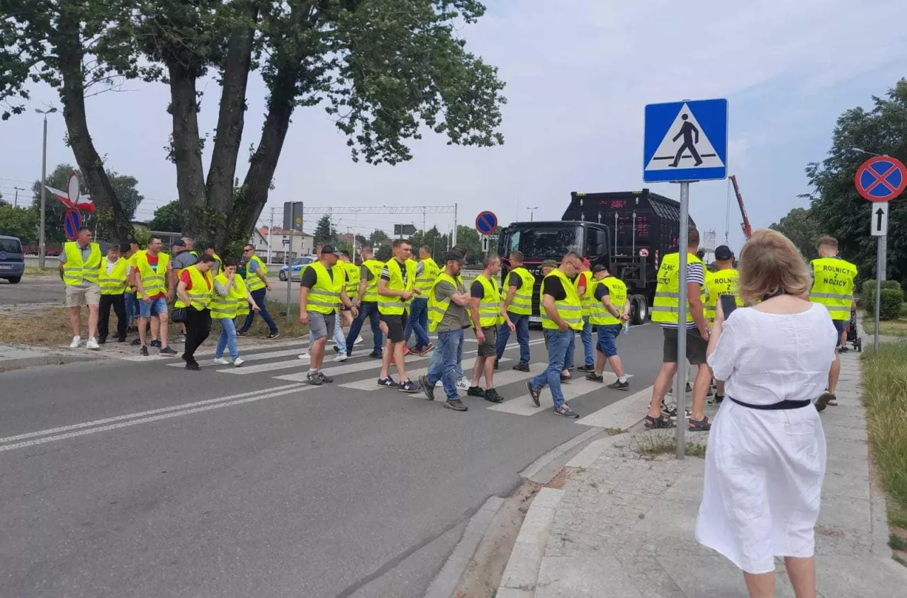 Protest rolników w Nidzicy Zablokowali pociąg z 2500 tonami pszenicy