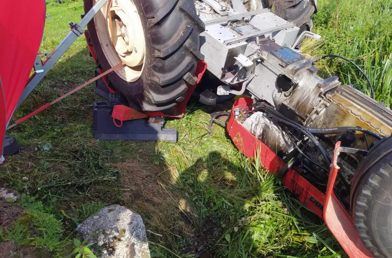 40 latek wypadł z ciągnika Traktor po nim przejechał