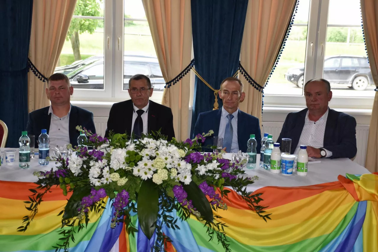 &lt;p&gt;Prezydium zebrania, od lewej: Krzysztof Mikulski – sekretarz, Marek Stasiak – przewodniczący oraz Marek Śpiewakowski i Wojciech Górski – asesorzy&lt;/p&gt;