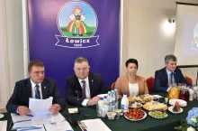 &lt;p&gt;Prezydium zebrania, od lewej: przewodniczący Tomasz Chądzyński, sekretarz Tomasz Michalak oraz mężowie zaufania: Ewa Korzeniewska i Leszek Śliwiński&lt;/p&gt;