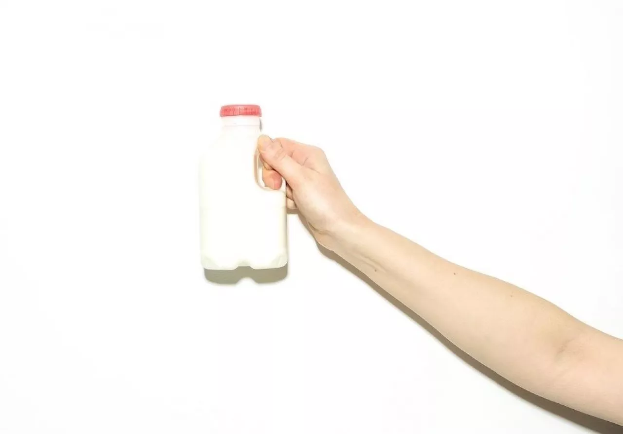 &lt;p&gt;Okazało się, że rodzaj opakowania wyraźnie wpływa na smak mleka, przy czym mleko odtłuszczone jest bardziej podatne na zmianę tego parametru w porównaniu do mleka pełnotłustego&lt;/p&gt;