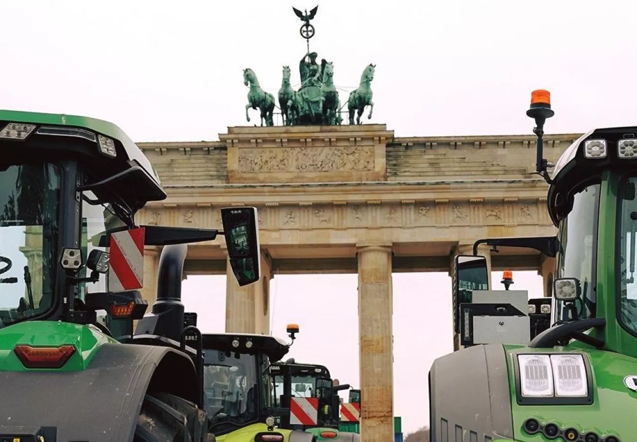&lt;p&gt;Fala oburzenia rolników sięga zenitu. Po Nowym Roku gigantyczne blokady dróg w Niemczech&lt;/p&gt;