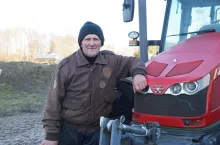 &lt;p&gt;Zdzisław Pysznik układa swoje fraszki między wizytami w oborze a opracowywaniem projektu nowej maszyny rolniczej&lt;/p&gt;
