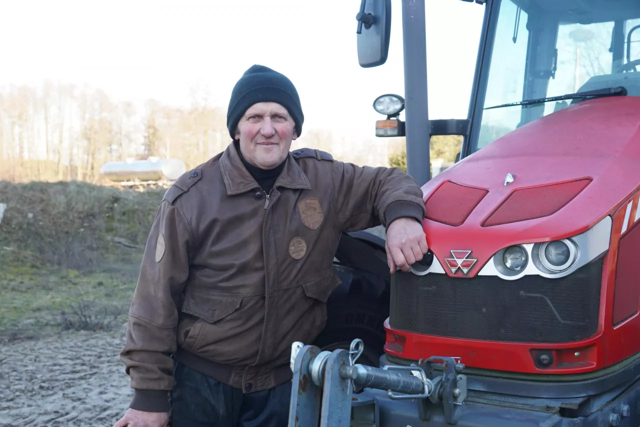 &lt;p&gt;Zdzisław Pysznik układa swoje fraszki między wizytami w oborze a opracowywaniem projektu nowej maszyny rolniczej&lt;/p&gt;