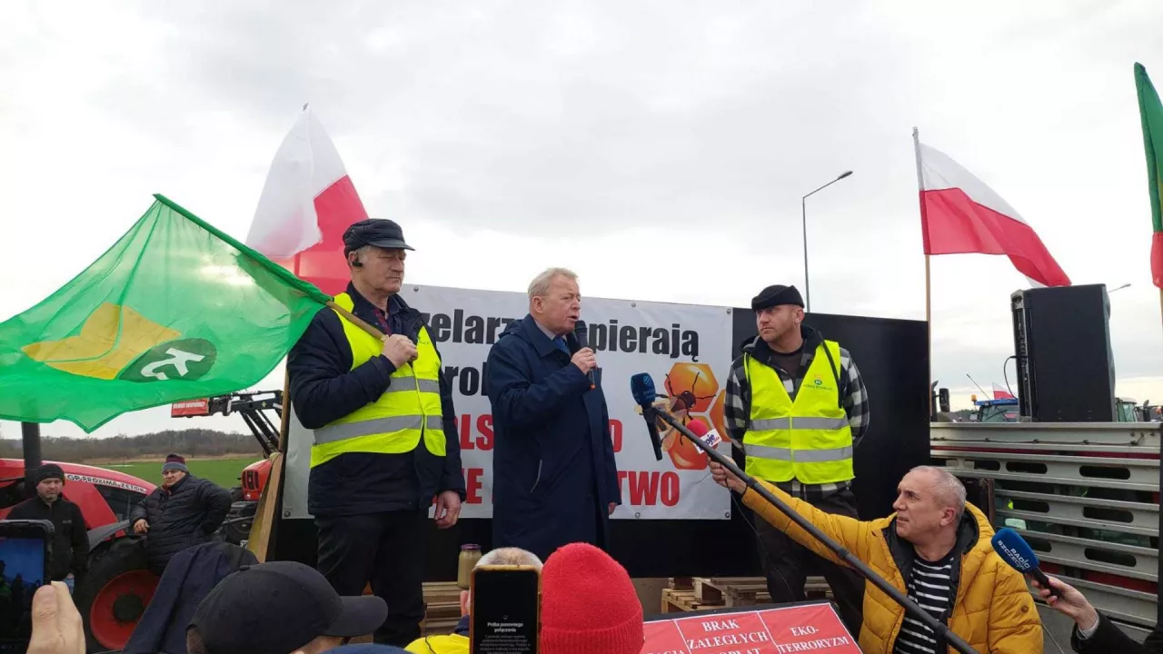 &lt;p&gt;Komisarz Wojciechowski przyjechał do rolników protestujących na S3&lt;/p&gt;
