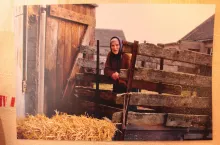 Maria w swoim gospodarstwie w Lucimiu. Bezpośrednie jej otoczenie bardzo często stawało się tematem jej wierszy