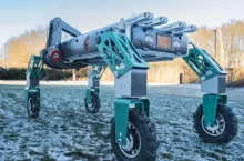 RoLand: robot do zbioru truskawek. Jak sztuczna inteligencja zbiera owoce?