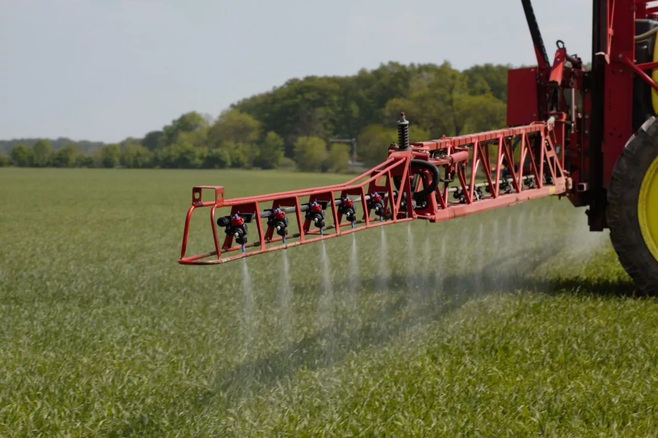 Rząd pracuje nad elektronicznym rejestrem pestycydów. ”To uderzy w część rolników”