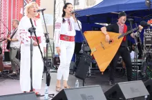Motywem przewodnim tegorocznego festiwalu było Podlasie. Na zdjęciu występ grupy Czeremszyna z Czeremcha z tego właśnie regionu. Charakterystyczny instrument to bałałajka sub basowa
