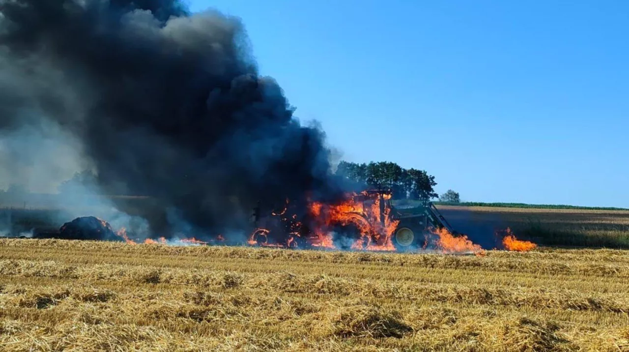 Pożar ciągnika rolniczego ZRZUTKA