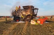 Pożar objął kombajn marki Claas.