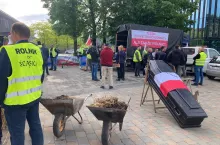 Rolnicy nie przerwali protestów. ”To co produkujemy starcza tylko na pokrycie kosztów”