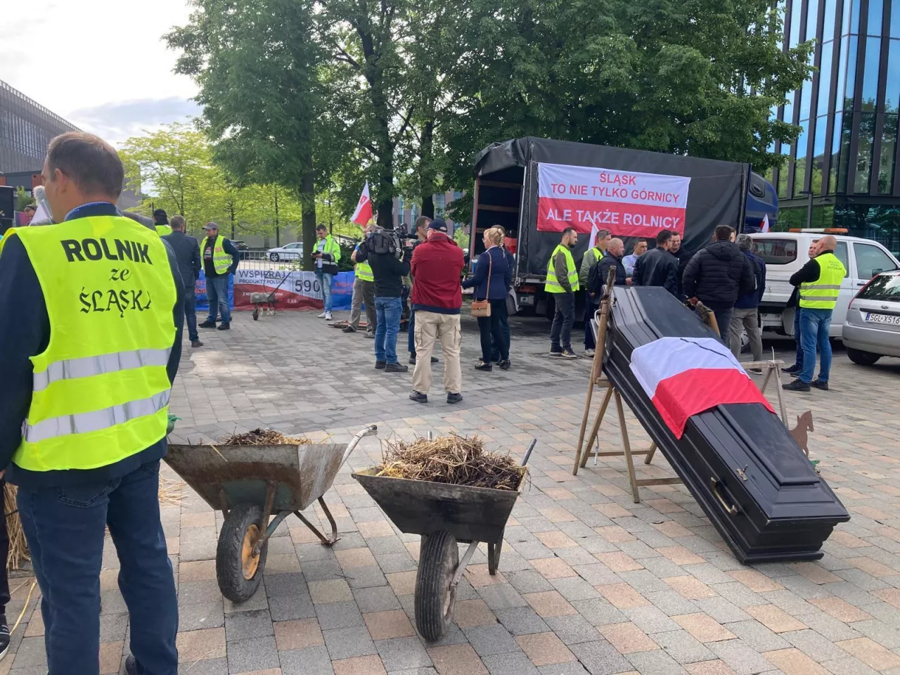 Rolnicy nie przerwali protestów. ”To co produkujemy starcza tylko na pokrycie kosztów”