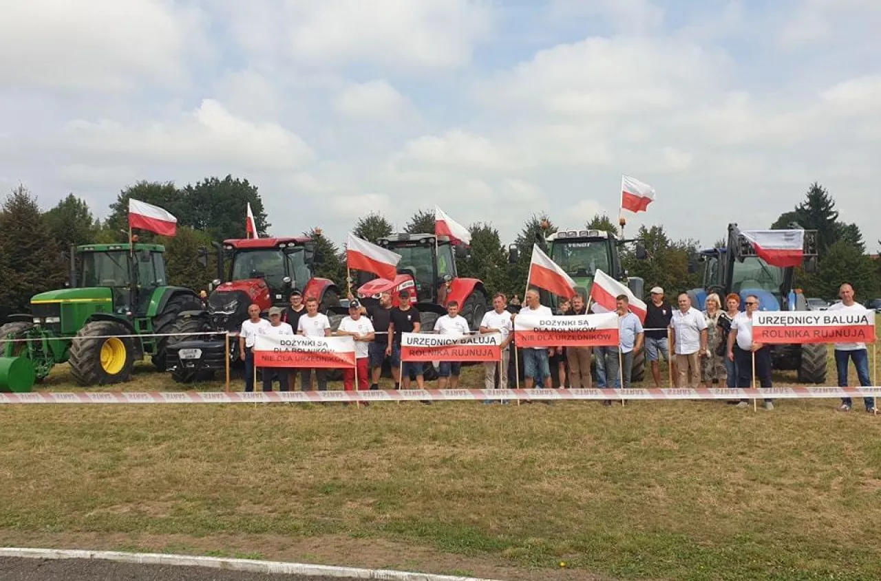 Protest rolników na dożynkach. „Urzędnicy balują, rolnika rujnują”