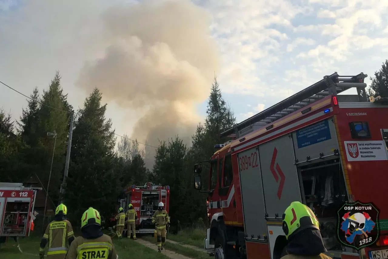 W wyniku wybuchu i pożaru oraz składowanych tam niewybuchów akcja gaśnicza była utrudniona.