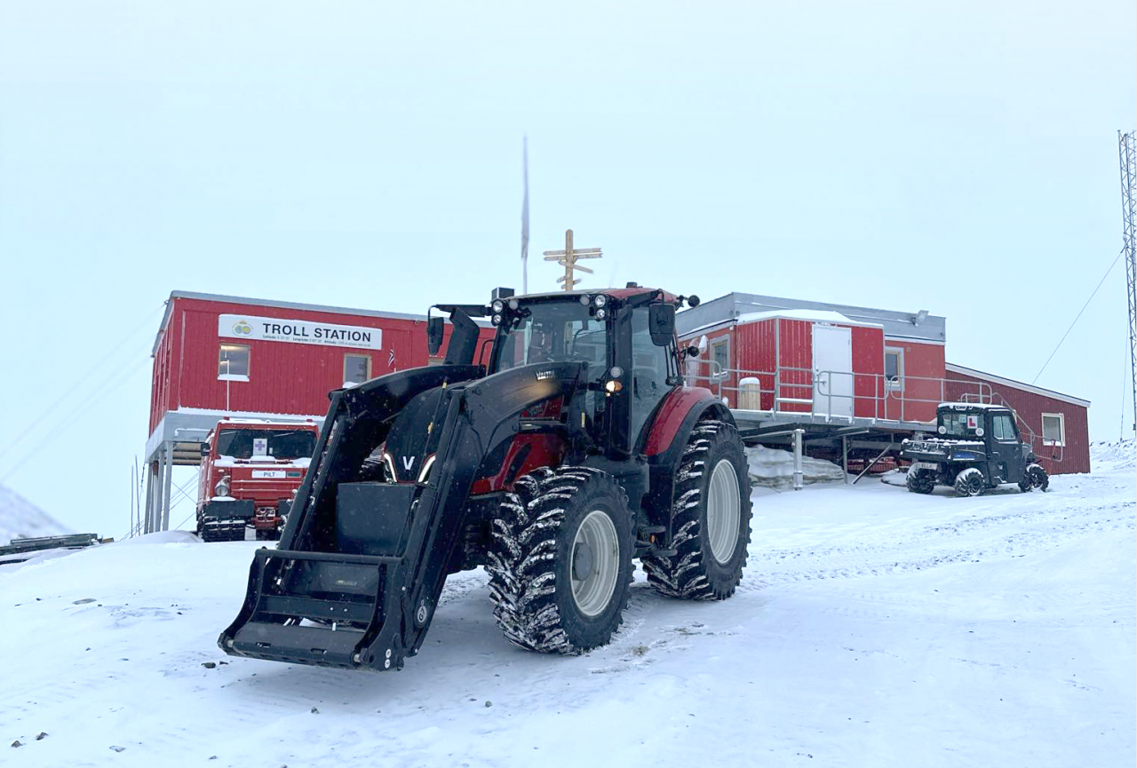 235-konna Valtra T235 Active doskonale radzi sobie z mrozem panującym na Antarktydzie.