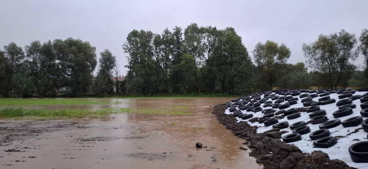 Ulewy i powodzie niszczą rolnikom uprawy