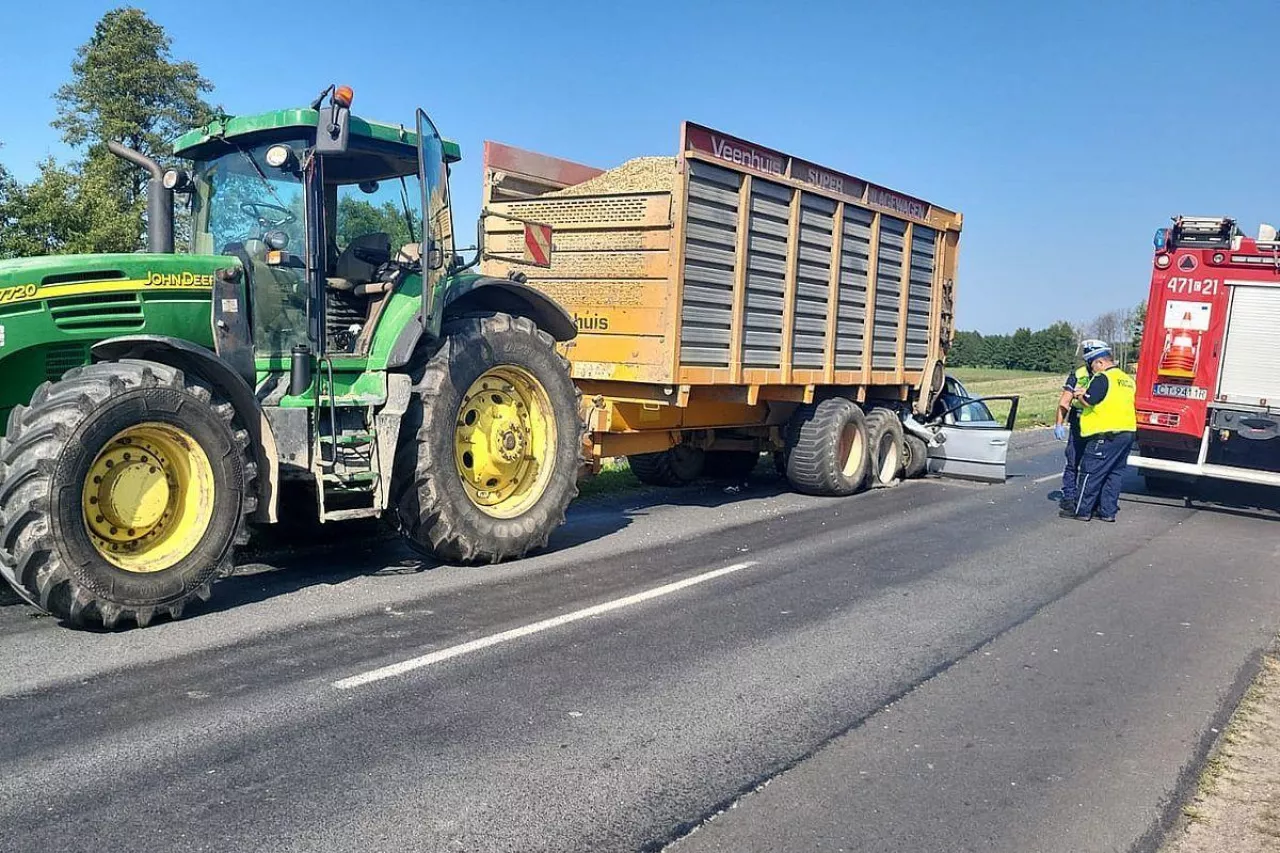 Kierowca osobowego auta był pijany.