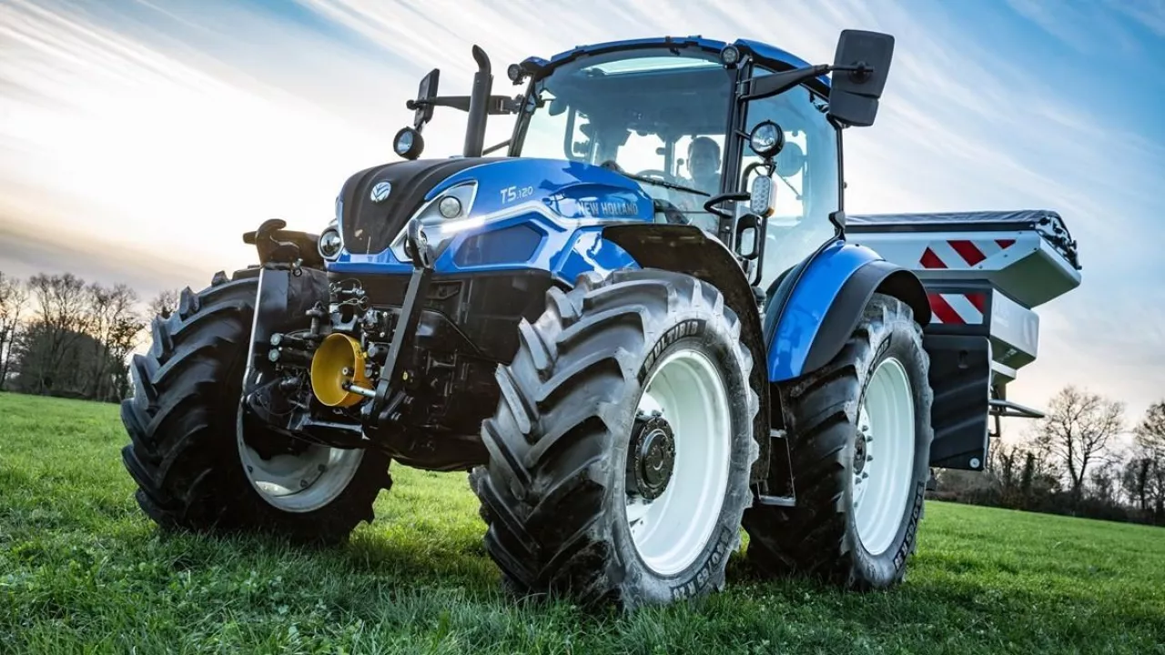 Nowe funkcje i wygląd ciągnika New Holland T5 Dual Command [FOTO]