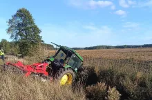 Traktorzysta zmarł w kabinie ciągnika rolniczego.