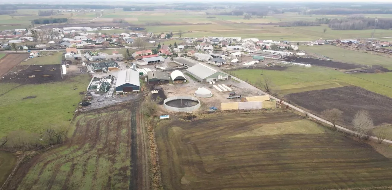 Gospodarstwo Jana Zawadzkiego w Ciemnoszyjach na Podlasiu, w którym od trzech lat funkcjonuje biogazownia