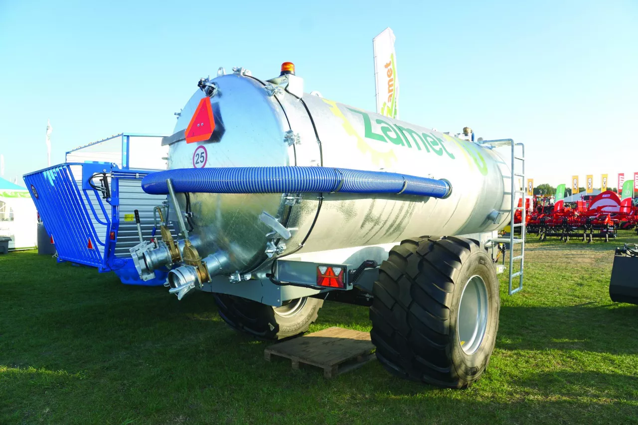 Prezentowany na Agro Show wóz asenizacyjny firmy Zamet waży 3500 kg