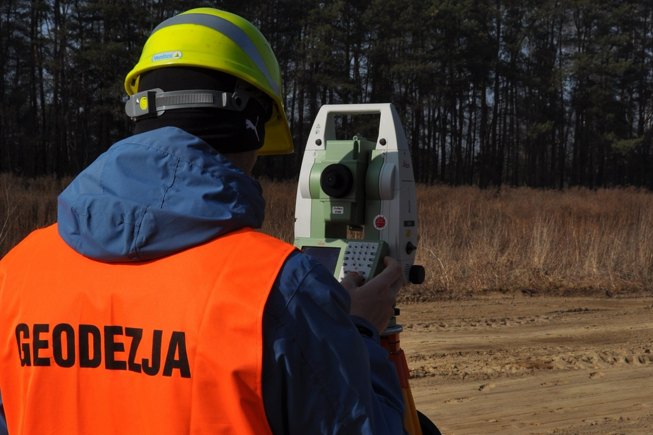 Kiedy sąd zajmie się postępowaniem rozgraniczającym działkę rolną?