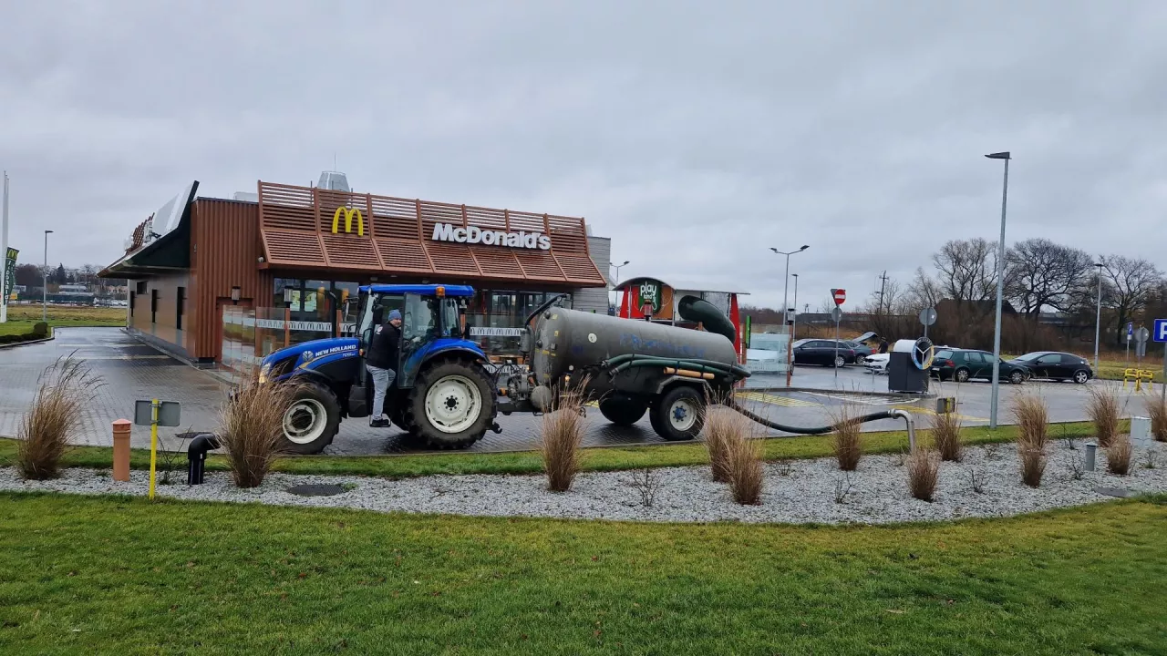 Obiekt zaś, aby działać, musi korzystać z szamba.