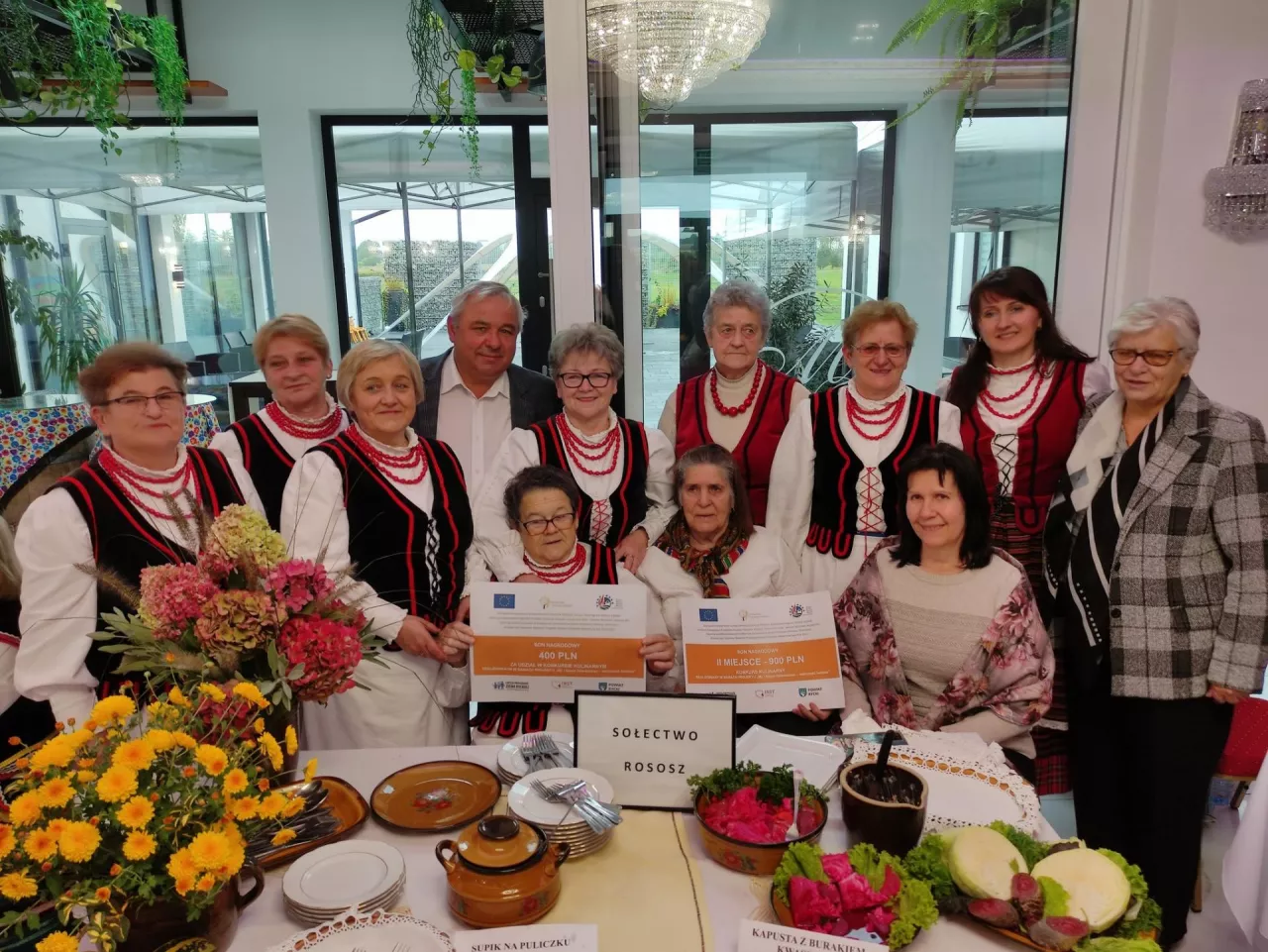 Członkinie KGW w Rososzy podczas nagrania do programu „Tradycyjne Smaki Lubelszczyzny” z gośćmi z lubelskiego urzędu marszałkowskiego