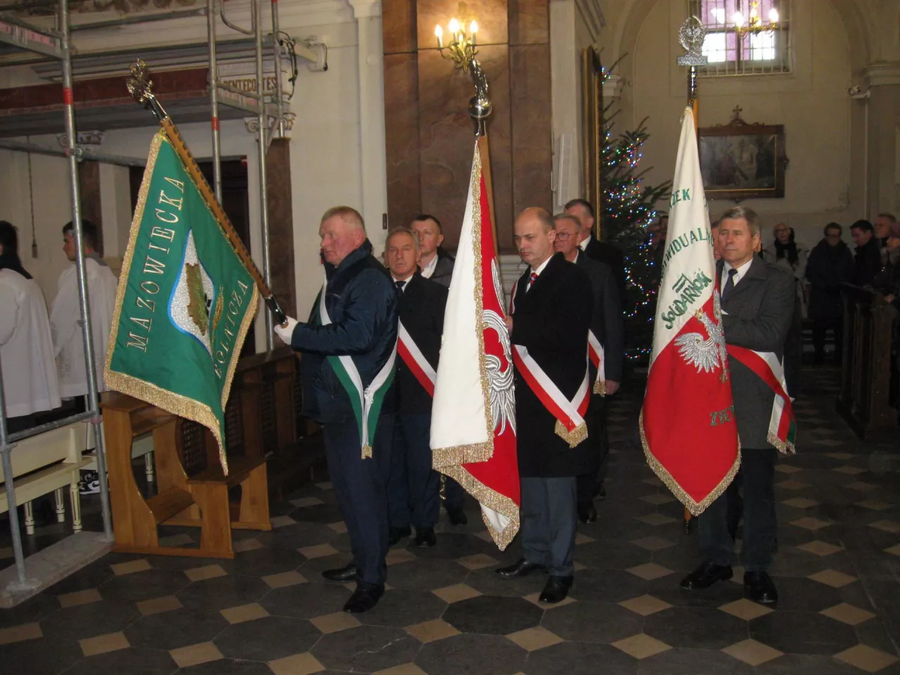 Uroczystość uświetniły poczty sztandarowe: Mazowieckiej Izby Rolniczej, NSZZ „Solidarność” Rolników Indywidualnych „Ziemia Radomska” i Związku Sadowników RP