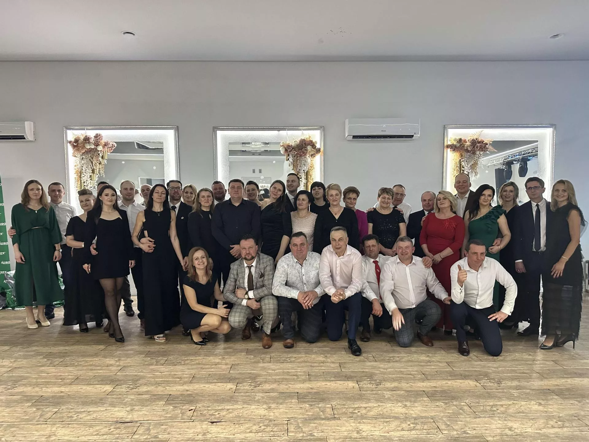 Rolnicy i zarząd mleczarni na Balu Hodowców Klubu Krasula