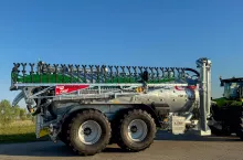 Po złożeniu nowy aplikator Skatemaster marki Fliegl ma szerokość 2,6 m