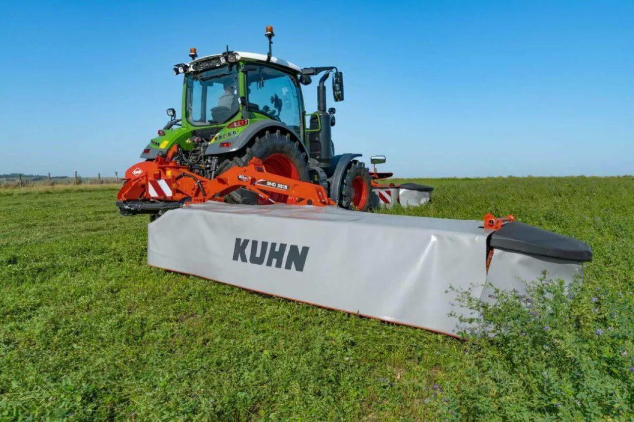 Kuhn ma nowe kosiarki dyskowe GMD 3515 i GMD 4015 ze składaniem w pionie, sterowaniem podnoszeniem i Optidisc Elite