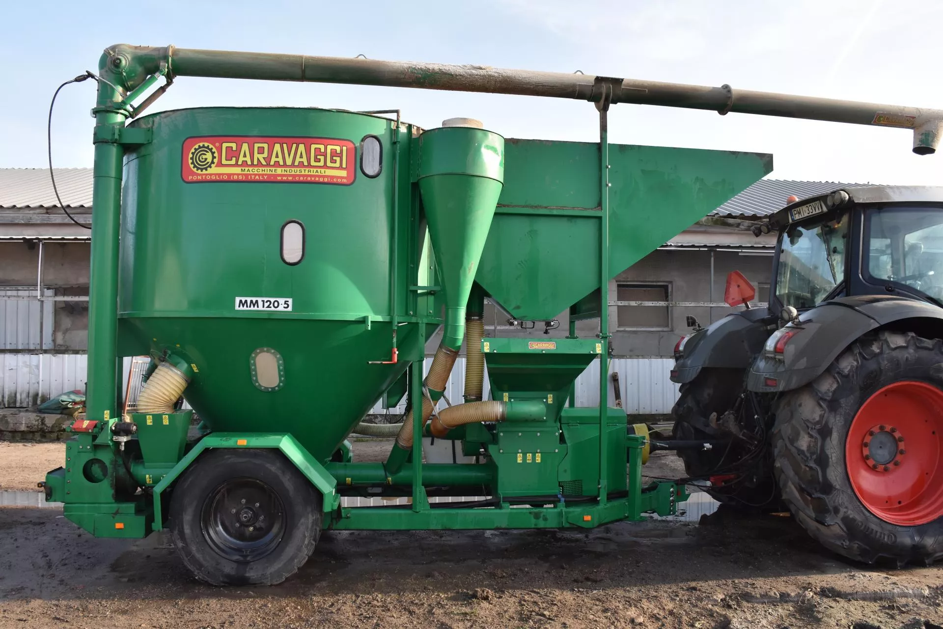 Mobilna i tania mieszalnia pasz. Jak się sprawdza u rolnika z Wielkopolski?