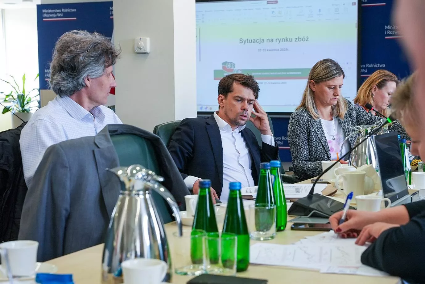 Ministerstwo rolnictwa: rolnicy niechętnie sprzedają zboże. "Przewidują niższe zbiory"