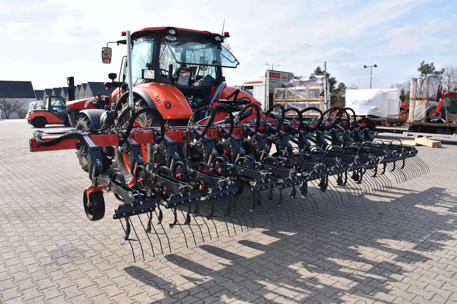 Pielnik do upraw rzędowych oraz zbóż. Jak działa kultywator Onyx?