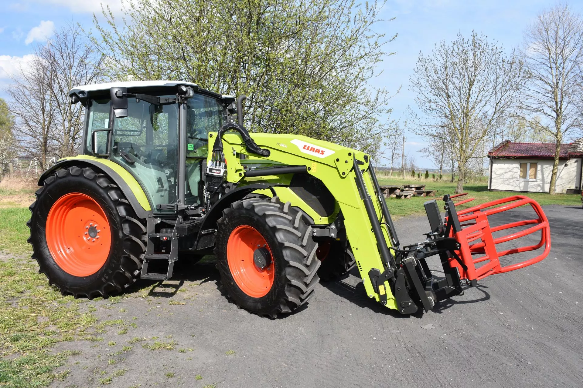 Ciągnik rolniczy na wynajem. Jakie są ceny? Czy się opłaca?