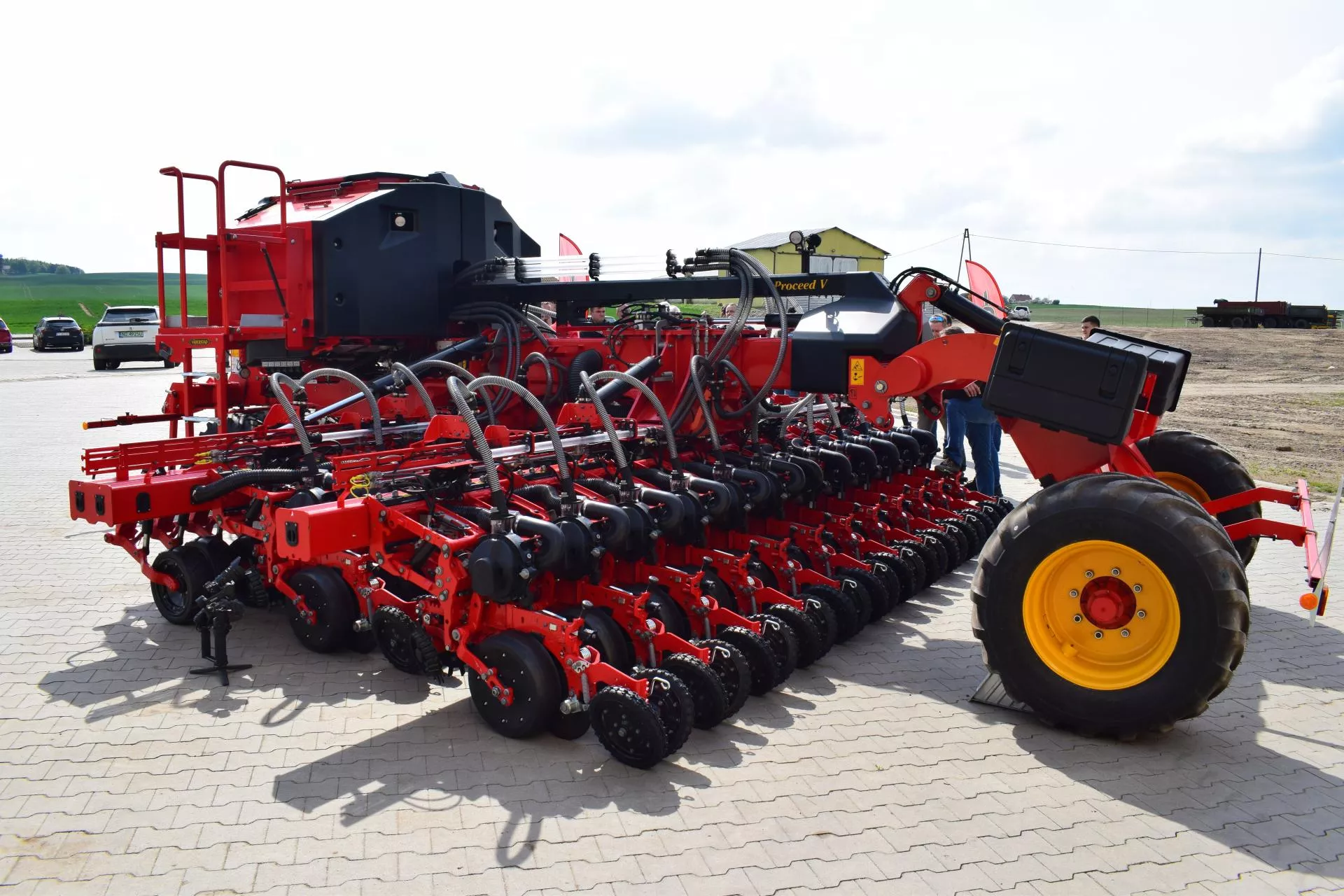 Najnowszy siewnik Proceed V24 do wysiewu każdego nasiona. Jak działa?