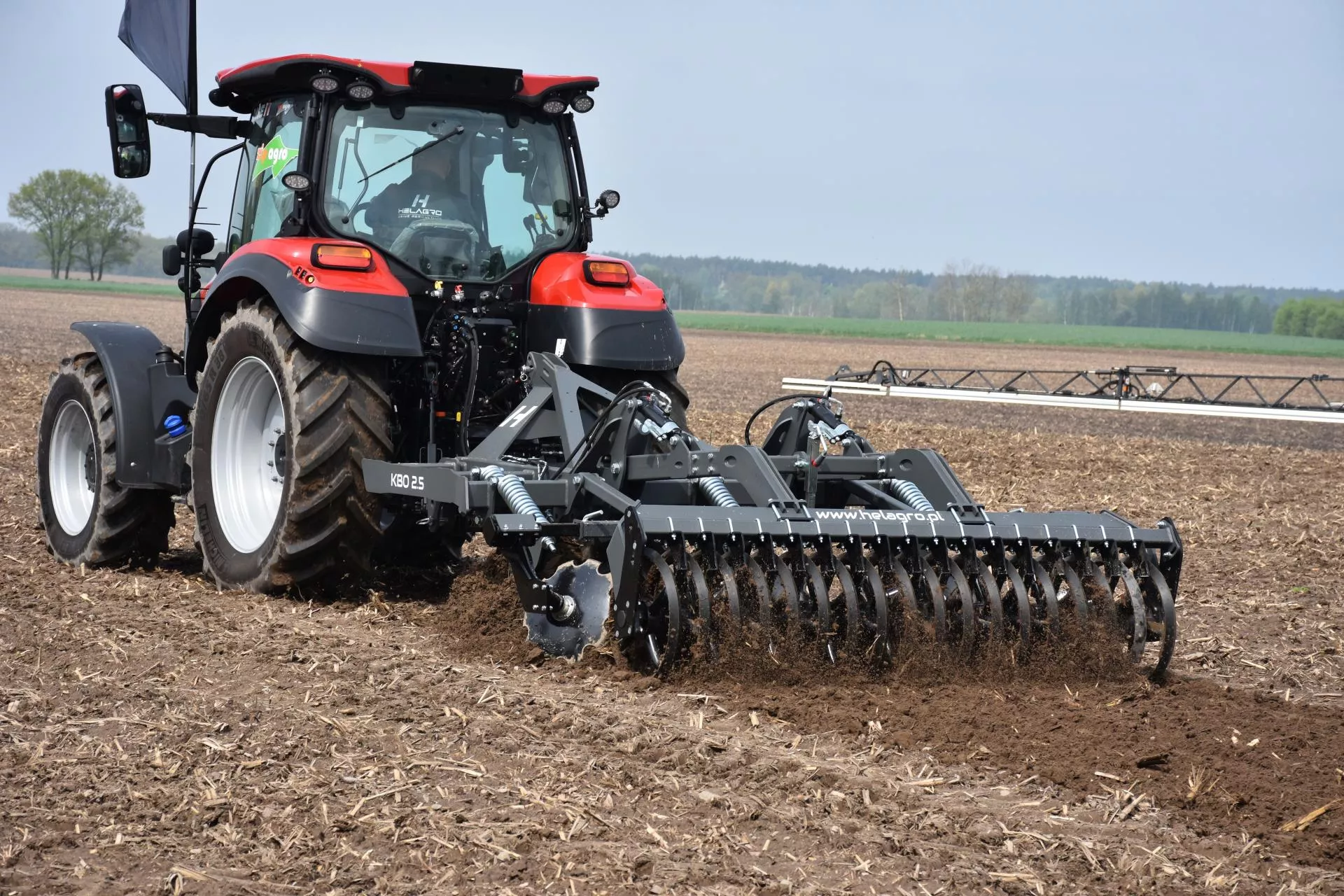 Opryskiwacze i maszyny uprawowe. ZipAgro pokazał rolnikom, jak pracują na polu