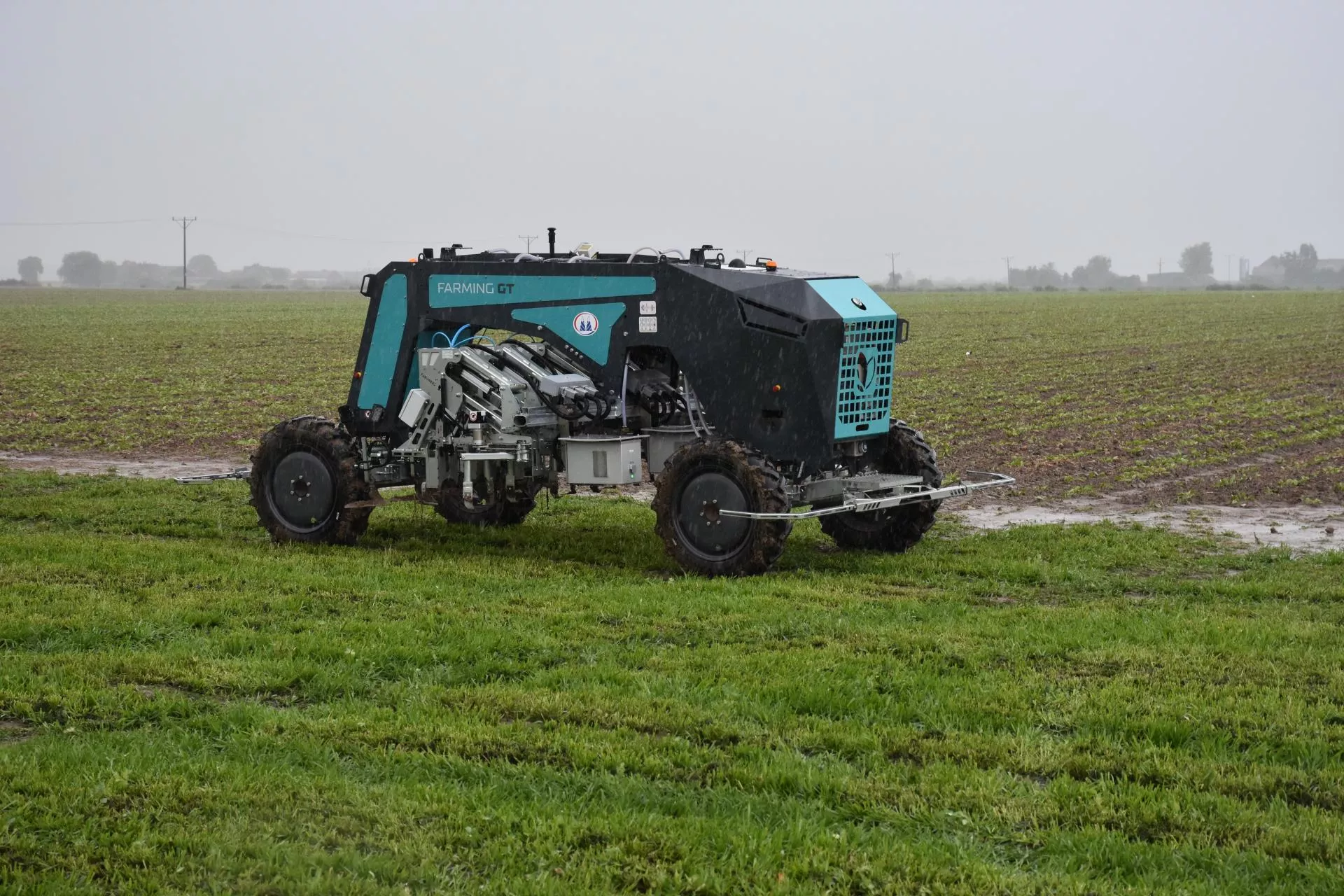 Ten robot sam wyrywa chwasty i podaje pestycydy. Rewolucyjne maszyny już w Polsce