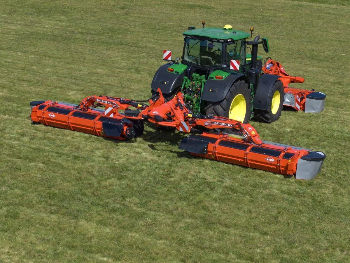 Nowa kosiarka Kuhn: jedna maszyna zamiast dwóch