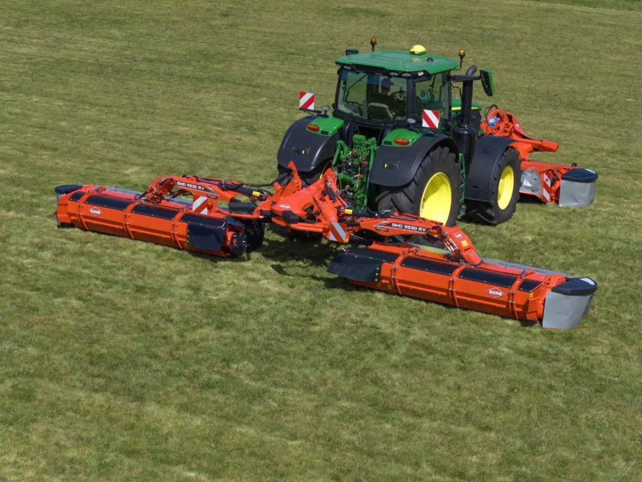 Nowa kosiarka Kuhn: jedna maszyna zamiast dwóch