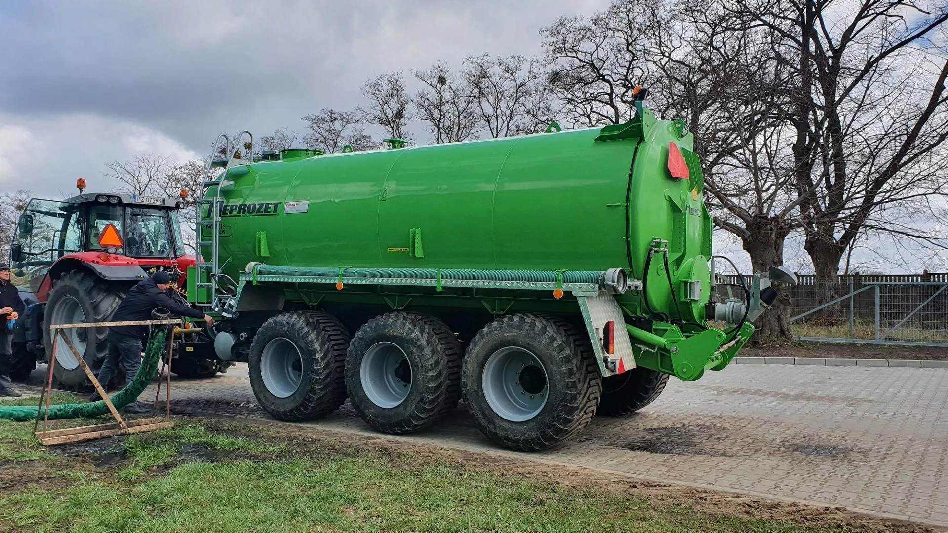 Ruszyły kontrole szamba na wsi. Jaki mandat grozi rolnikowi w 2025 roku? Za co?