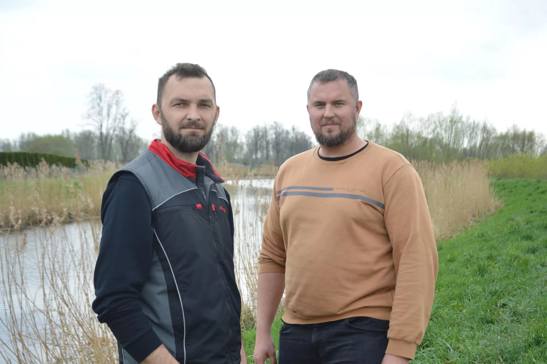 Dziury na polach i zalane uprawy. Rolnicy z Żuław alarmują: tracimy plon, niszczymy maszyny