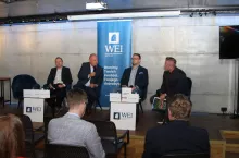 Debata ekspertów po prezentacji raportu. Od lewej: dr Roman Gurbiel, dr inż. Mirosław Korzeniowski, prof. Krzysztof Koźmiński, Sebastian Stodolak