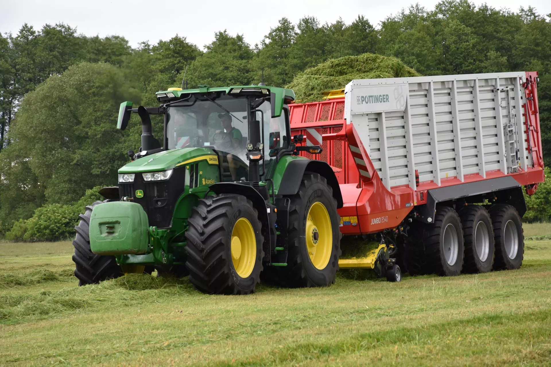 Rolnicy tracą tysiące litrów mleka przez ten błąd. Najnowsze maszyny pomogą to naprawić
