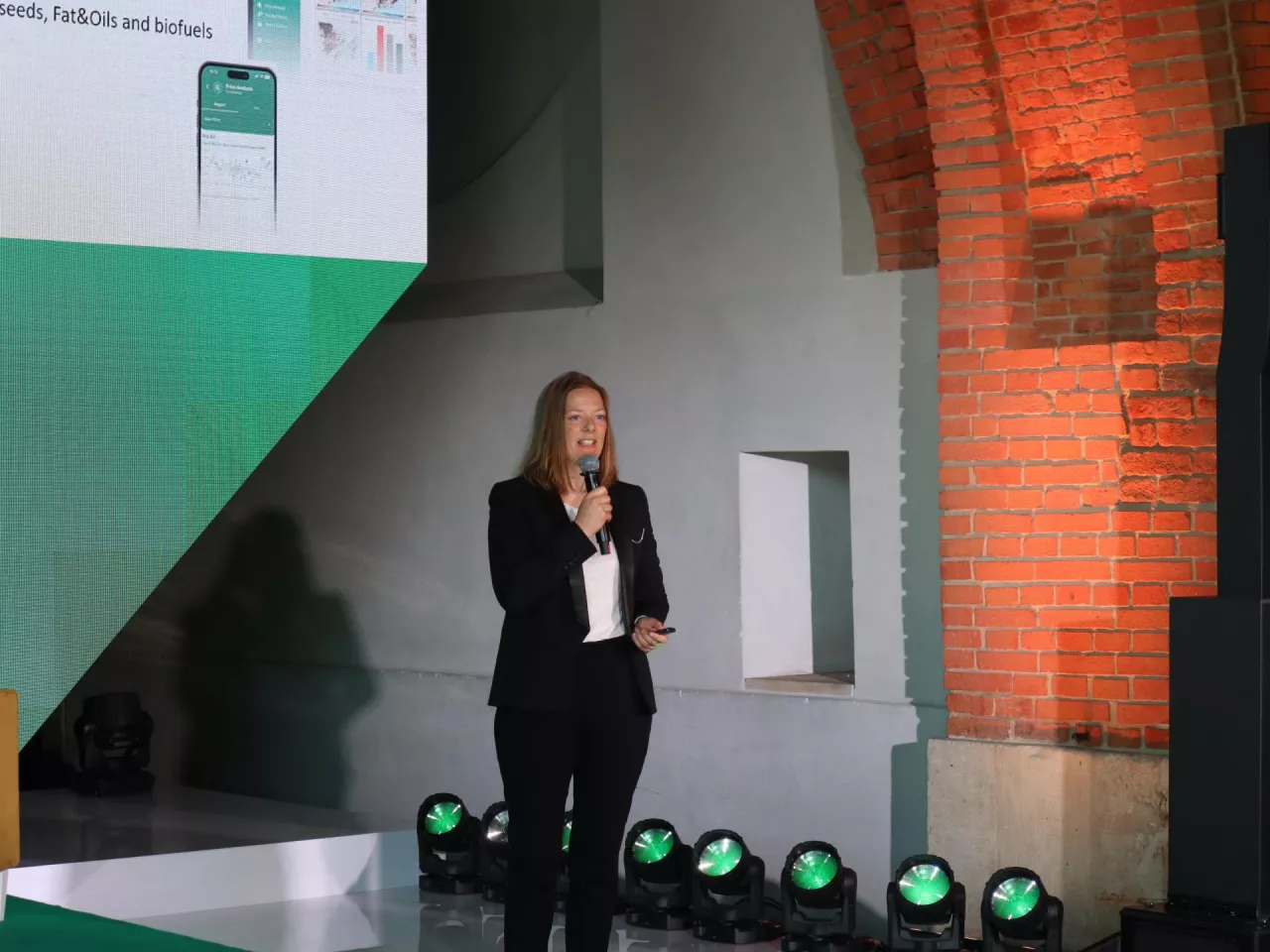 Według Helene Duflot, analityczki z Ceras Analytics, choć dane dotyczące zapasów i produkcji wskazują na trudny rok dla producentów i handlujących zbożem, dopóki zboża nie ma w magazynach, nie ma co jeszcze o tym przesądzać