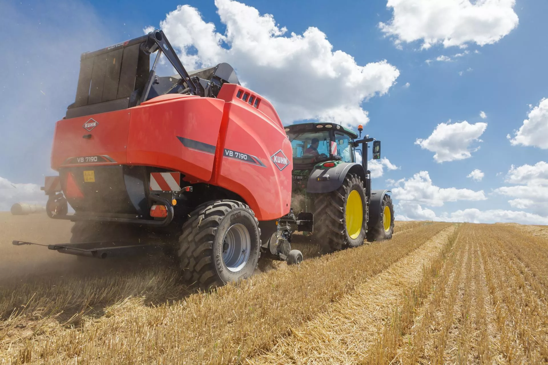 Ceny sznurka i siatki do prasy przed żniwami 2025. Co wybrać?