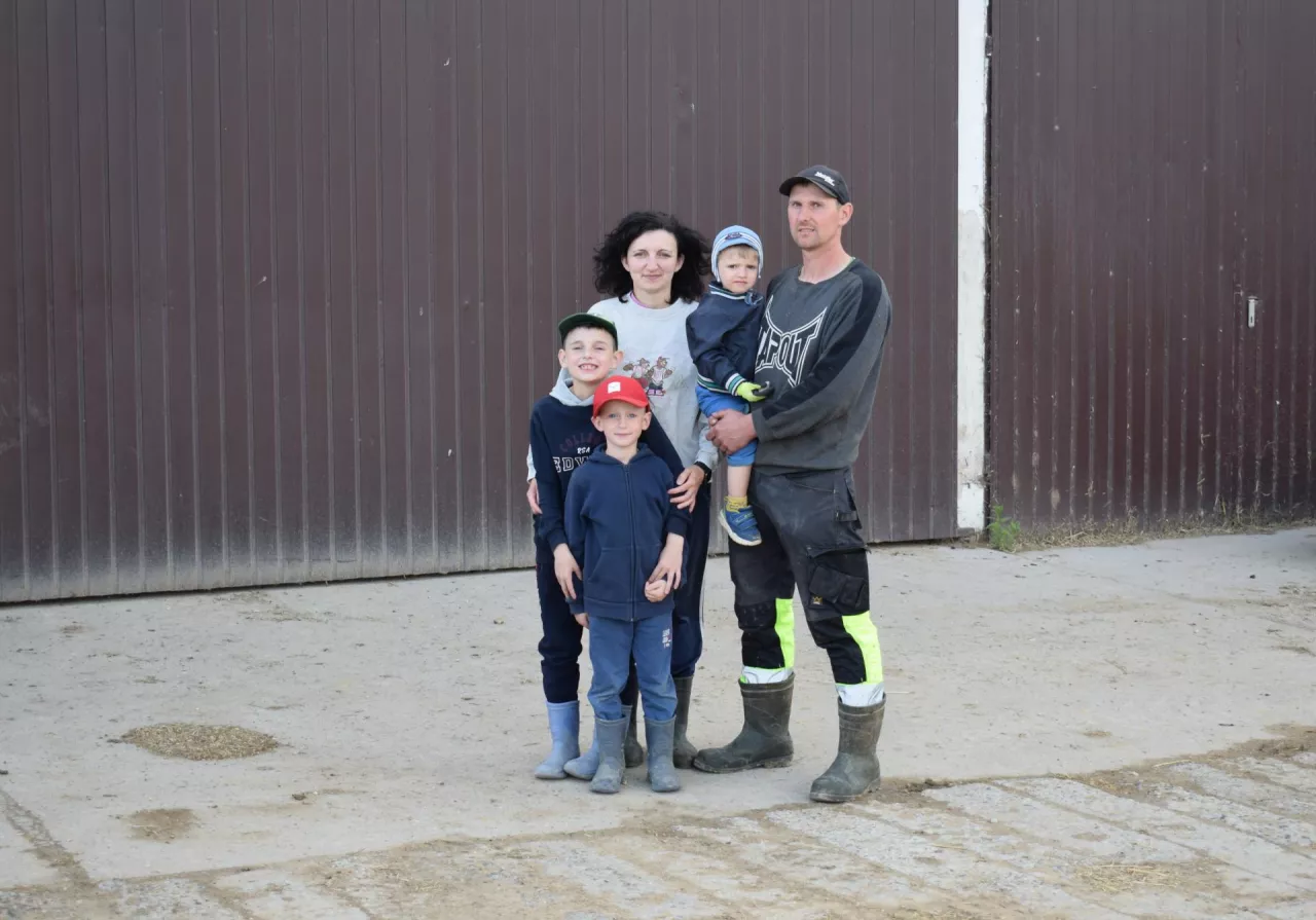 Na zdjęciu Magdalena i Marcin Grzywaczowie z synami Wojtkiem, Wiktorem i najmłodszym Oliwierem