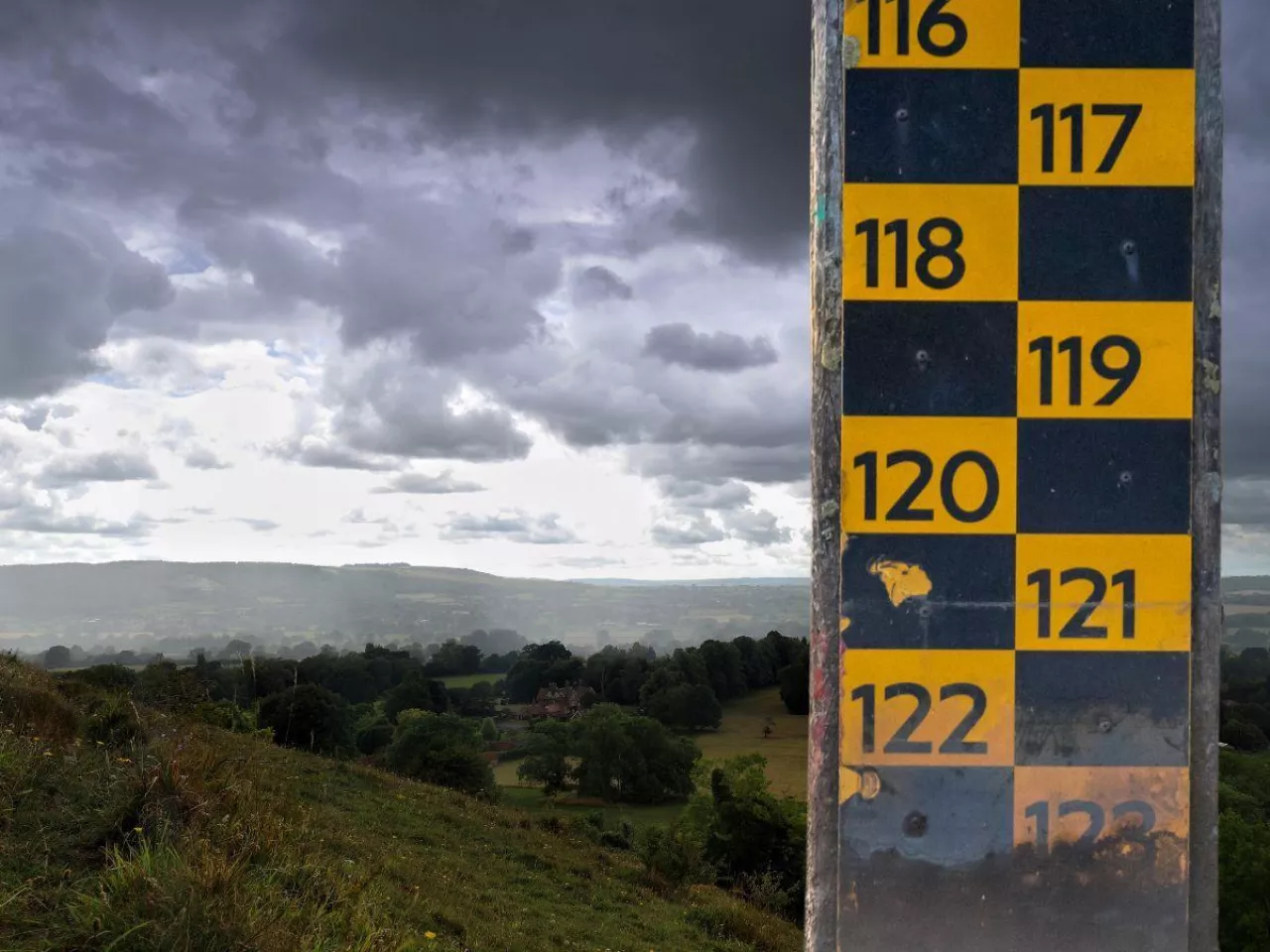 Ekspert: ulewne deszcze pogłębiają problem suszy